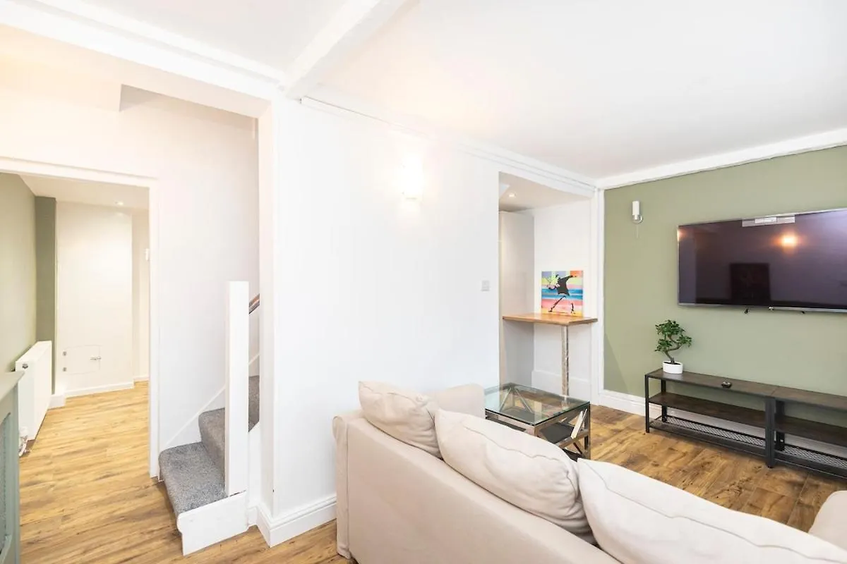 Modern 4 Bed & 4 En-Suite City Centre With Parking Southampton