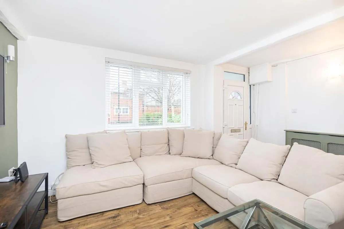 Modern 4 Bed & 4 En-Suite City Centre With Parking Southampton Holiday home