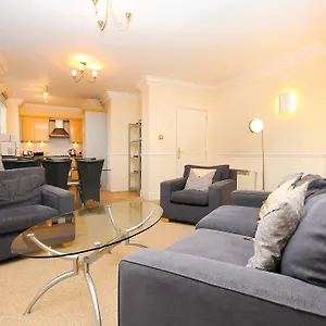 Town Or Country - Imperial Apartment